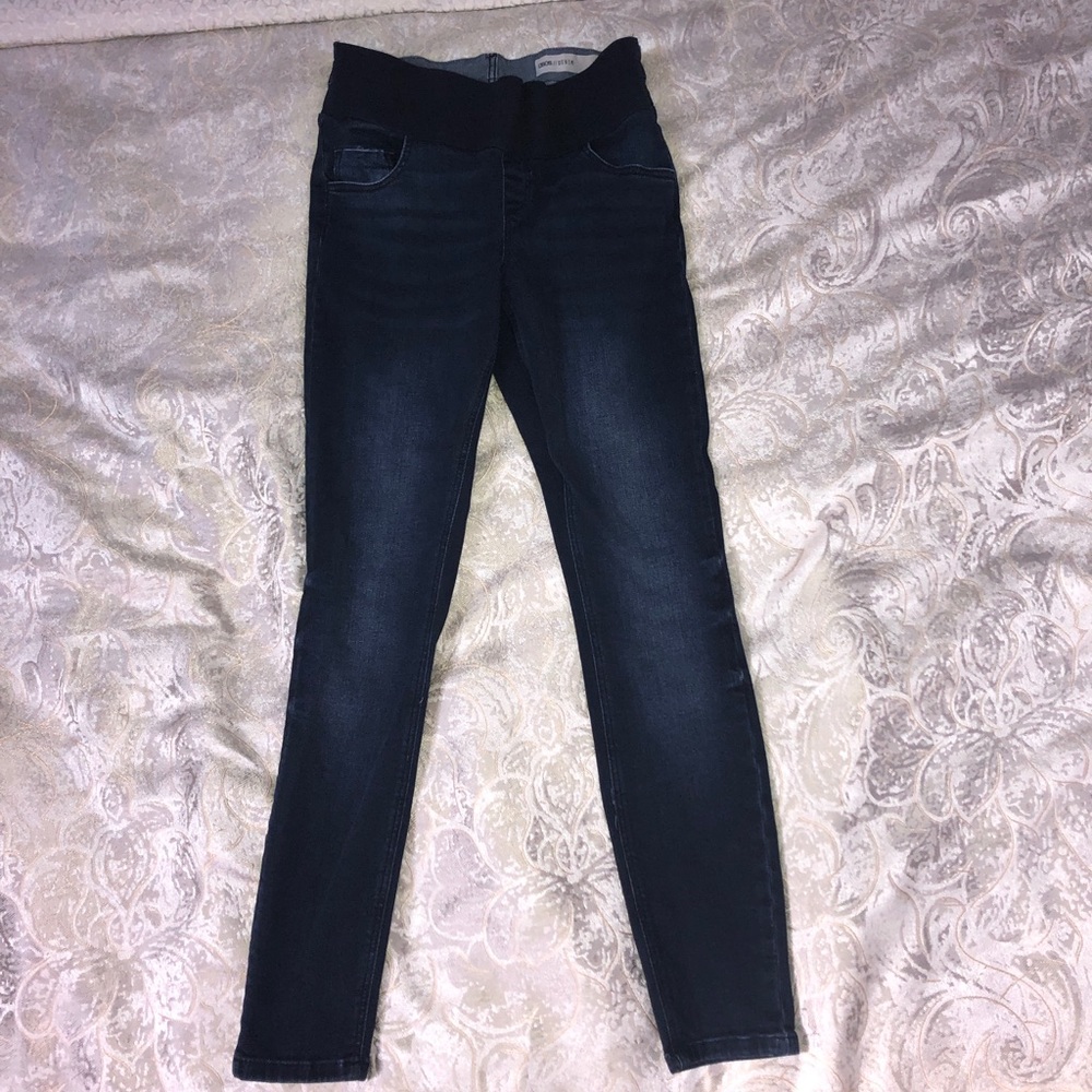 Maternity blue jeans